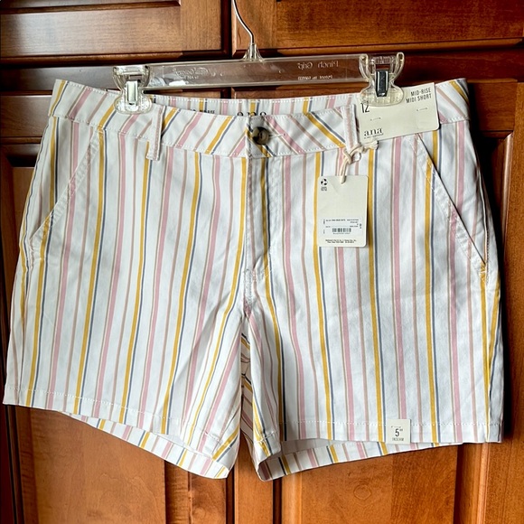 NWT a.n.a Colorful Striped Mid-Rise Cotton Shorts 5”
Inseam Size 12 - Picture 1 of 15